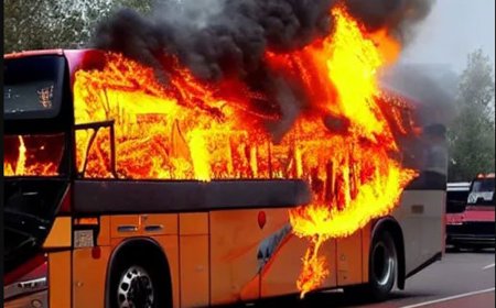 Abagenzi barenga 20 berekezaga muri Uganda bava i Nairobi barokotse urupfu nyuma y’uko bus yari ibatwaye ifashwe n’inkongi y’umuriro