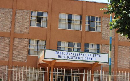 Umuhungu w’imyaka 19 yishe umugabo yasanze mu buriri bwa nyina