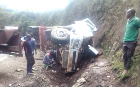 Nyamasheke: Habaye impanuka y'ikamyo iteye ubwoba ihitana uwo bari bahaye lifuti