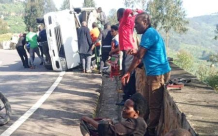 Rulindo: Impanuka iteye ubwoba!  Imodoka yari itwaye abanyamuryango ba FPR Inkotanyi yakoze impanuka birangira haburiye ubuzima bw'umuntu