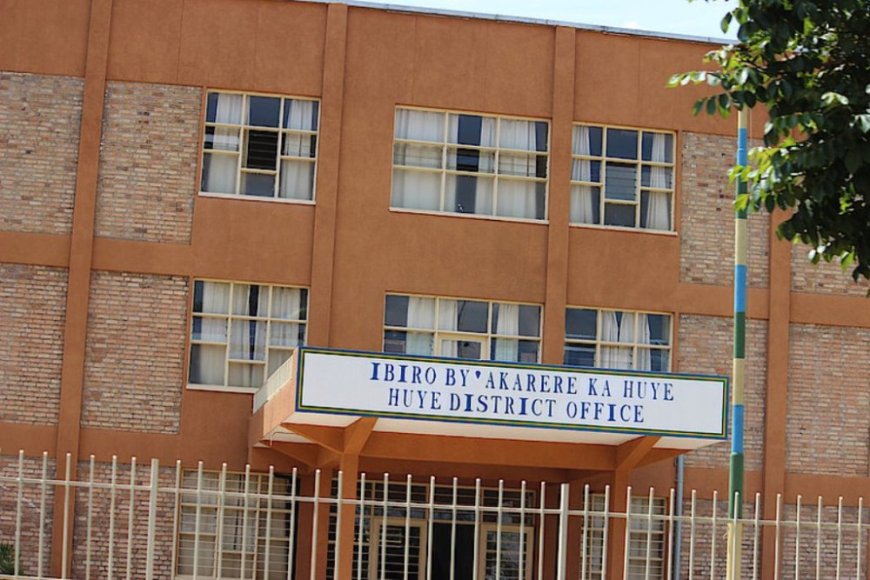 Umuhungu w’imyaka 19 yishe umugabo yasanze mu buriri bwa nyina