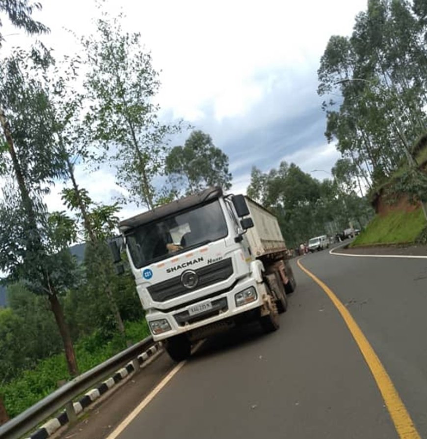 Nyamasheke: Umusore w'imyaka 19 wakoraga akazi ku bunyonzi yapfuye yishwe n'ikamyo