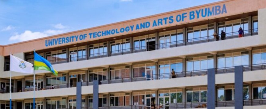 Inkuru nziza ku banyeshuri ba UTAB bamaze igiye bategereje Graduation amaso akaba yaraheze mu kirere!