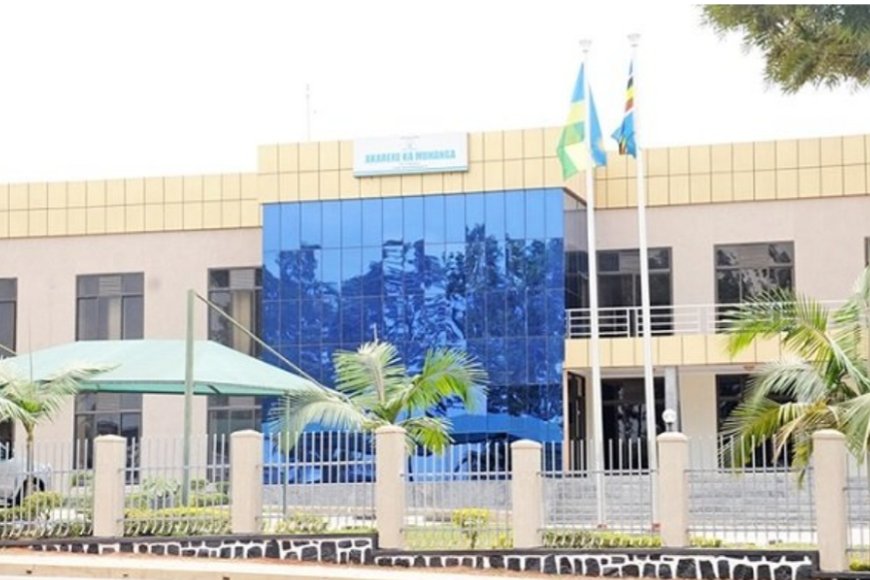 Muhanga: Dore umwarimu uvugwaho gushinja umunyeshuri w’imyaka 9 kumuroga kugeza aho arasabirwa kwimurwa aho yigisha