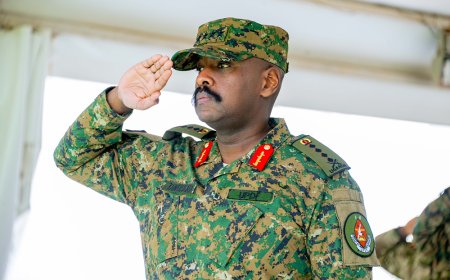 Umugaba mukuru w'ingabo za Uganda Gen.Muhoozi yagaragaje urutonde rw’abantu b’intagarugero mu mateka y’Isi