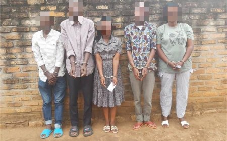 Muhanga: Polisi y’u Rwanda yafashe abantu batanu bakurikiranyweho kwambura abaturage amafaranga bakoresheje amayeri