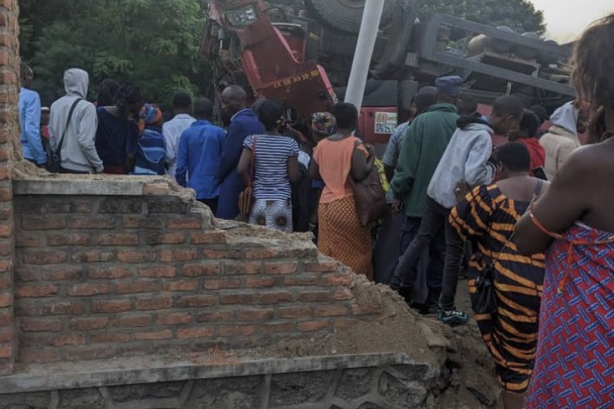 Rubavu: Ikamyo yo mubwoko bwa Howo yagonze ibitaro bya Gisenyi hakomereka abantu 4