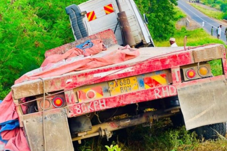 Abantu 11 nibo bapfiriye mumpanuka bagonzwe n'imodoka bariho batabara abari mu modoka yari renze umuhanda