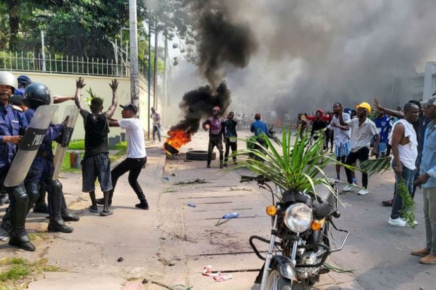 Abanyekongo bigaragambije batwika Ambasade zirimo iy’u Rwanda