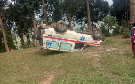 Muhanga: Habaye impanuka ya ‘Ambulance’ abantu batanu barimo n’Umurwayi barakomereka