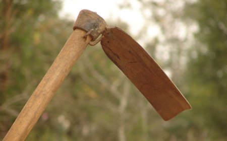 Kamonyi:Umugabo afunzwe akekwaho kwica umugore we akoresheje isuka