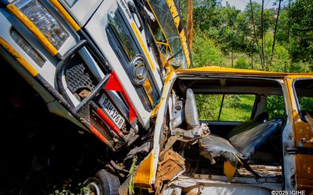 Kamonyi: Habaye impanuka aho ikamyo yagonze bisi itwara abanyeshuri ikayita munsi y'umuhanda abantu batanu bagakomereka cyane