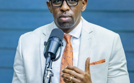 Dr. Murangira B. Thierry yasabye ibyamamare kutemera kuba ba ‘rutemayeze’ ngo baryoherwe n’aho Igihugu kigeze bibagirwe aho cyavuye