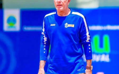 Umutoza mukuru Robertinho yahagaritswe muri Rayon Sports