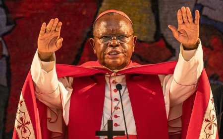 Cardinal Fridolin Ambongo yavuze ko  kuba igihugu cye kidafite amahoro ntaho bihuriye n’u Rwanda nk’uko ubutegetsi bwa Félix Antoine Tshisekedi bwakunze kubivuga