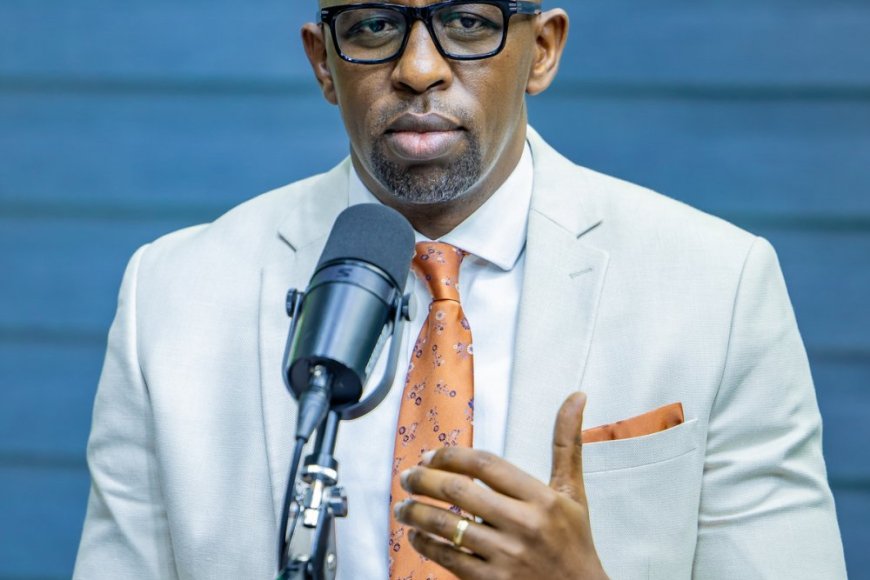 Dr. Murangira B. Thierry yasabye ibyamamare kutemera kuba ba ‘rutemayeze’ ngo baryoherwe n’aho Igihugu kigeze bibagirwe aho cyavuye