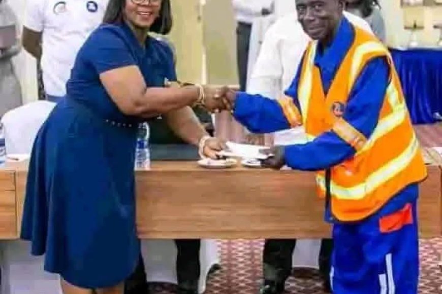 Umugabo yatoraguye amafaranga arenga miliyoni 100 mu kimoteri arayasubiza bamuhemba ubusa