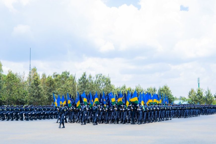 Perezida Kagame yazamuye mu ntera ba Ofisiye ba Polisi y’u Rwanda barenga 4500