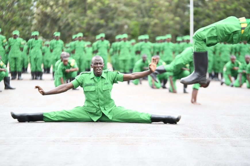 Imyanya 25 y’akazi  mu rwego rwunganira ubuyobozi bw'Akarere mu gucunga umutekano (DASSO bato) - MUHANGA