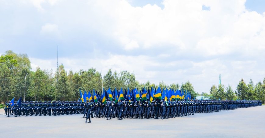 Perezida Kagame yazamuye mu ntera ba Ofisiye ba Polisi y’u Rwanda barenga 4500