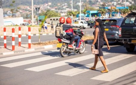 Kigali:Abanyamaguru bakora amakosa yo mu muhanda bakabangamira ibinyabiziga mu bihe byo kwambukiranya umuhanda.