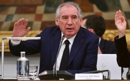 Ministiri w’intebe w’ubufaransa yanenze amasezerano hagati ya EU na America nyuma y’umusoro wa 15% washyiriweho ibicuruzwa bya EU