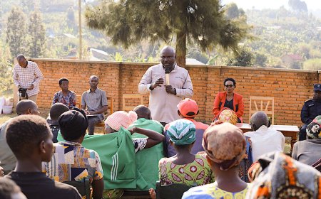 Gakenke:Guverineri Mugabowagahunde Maurice yasabye abaturage b’Umurenge wa Nemba kwirinda amacakuburi