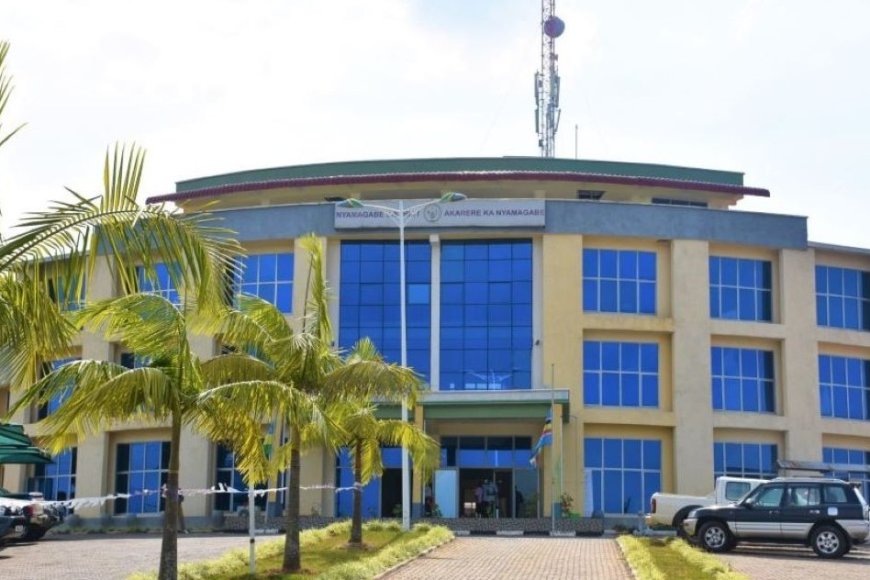 Nyamagabe:  Bamwe mu bayobozi bakomeye mu karere bahagaritswe by’agateganyo, undi arasezera