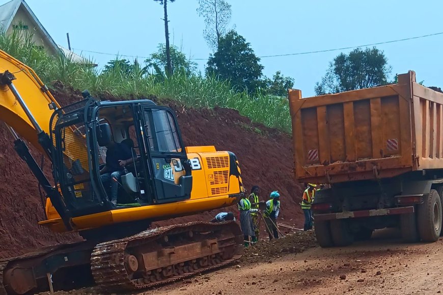 Rusizi: Imirimo yo kubaka umuhanda mushya winjira mu mujyi wa karere ka Rusizi igeze kure ikorwa
