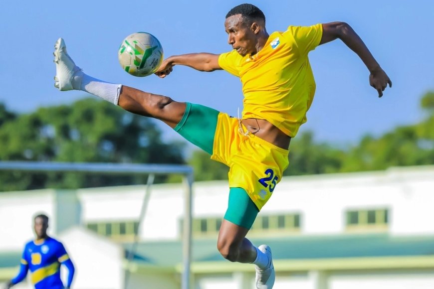 Rayon sport: Emery Bayisenge yamaze gusinya amasezerano naho cedric hamisi aracyari mu igeragezwa