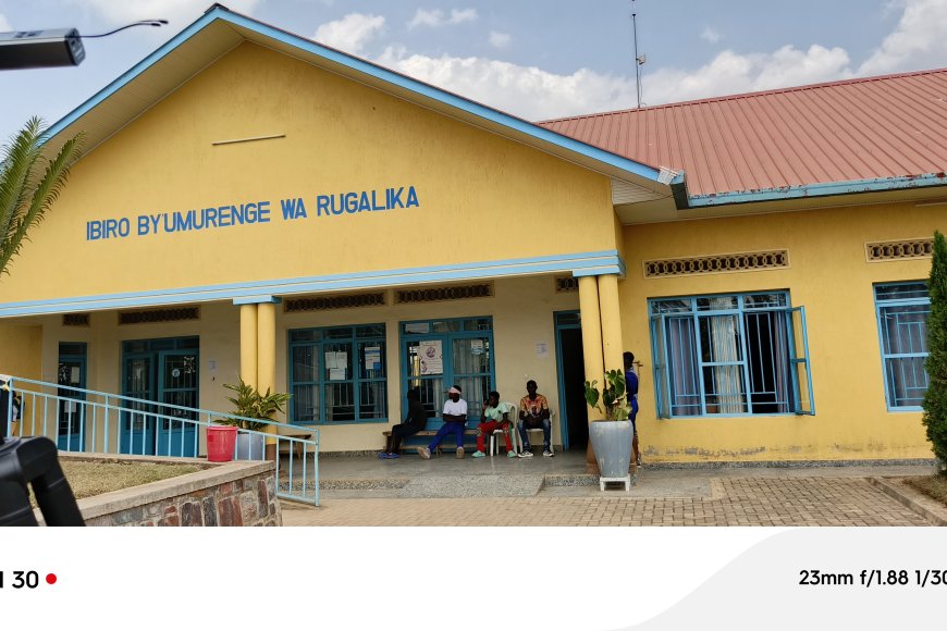 Kamonyi: Abaturage barasaba ko serivisi bahabwa zanozwa