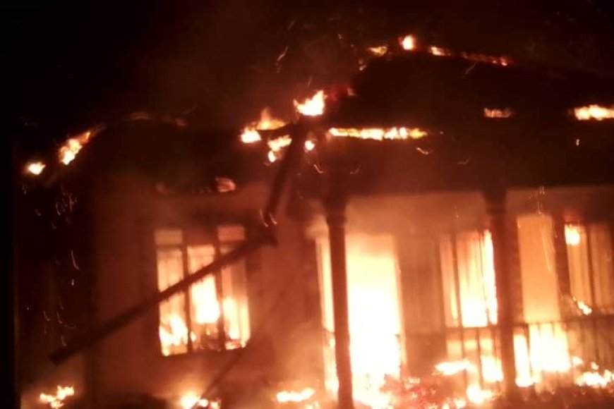 Umugore w’imyaka 27 yatawe muri yombi akurikiranyweho gutwika inzu y’umusore bakundanaga