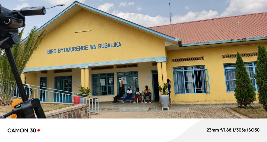 Kamonyi: Abaturage barasaba ko serivisi bahabwa zanozwa