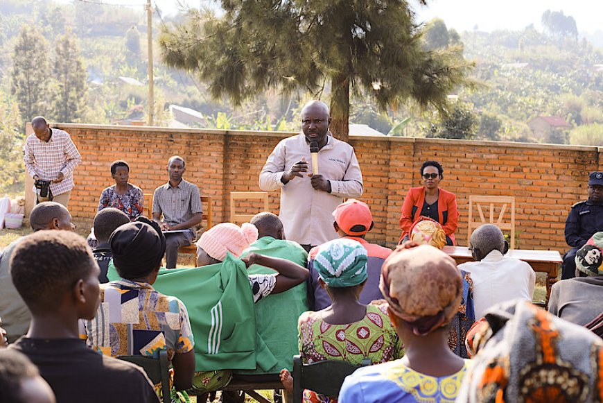 Gakenke:Guverineri Mugabowagahunde Maurice yasabye abaturage b’Umurenge wa Nemba kwirinda amacakuburi