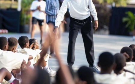 Perezida Kagame yasuye Club Rafiki, ahurira na Masai Ujiri na Kawhi Leonard mu mwiherero w’urubyiruko