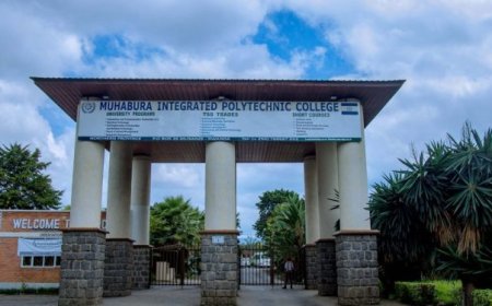 Abanyeshuri biga muri Kaminuza ya Muhabura ntibavuga rumwe habe nagato n’ubuyobozi bwabo ku mafaranga y’ishuri bishyura benda kurangiza kwiga