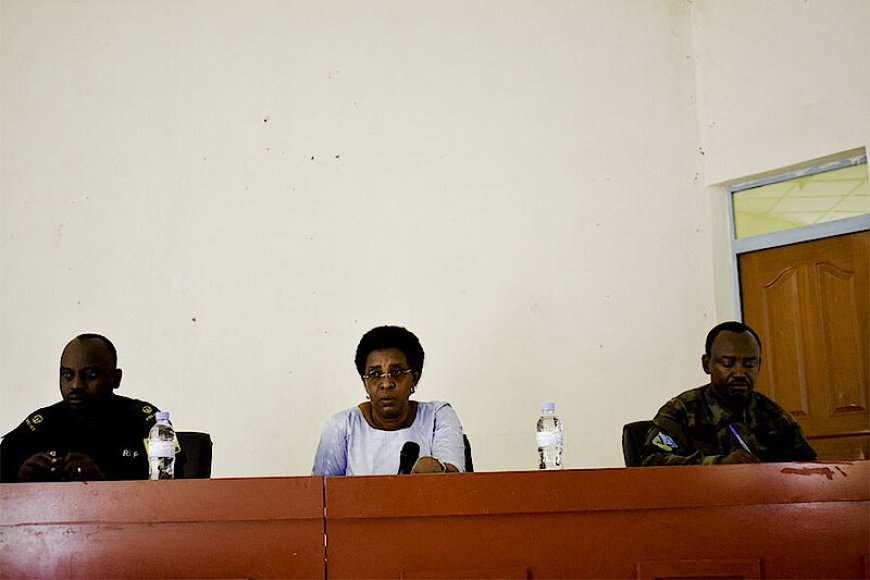 Rulindo: Umuyobozi w'akarere  yasabye abayobozi mu nzego z'ibanze gushyira imbaraga mu irondo mu rwego rwo kurushaho kunoza , umutekano