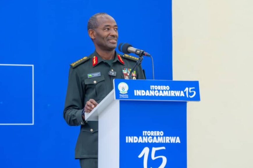 Urubyiruko ni mwe bayobozi b’ejo hazaza  Jenerali Muganga, aganira n’urubyiruko ruri   mu itorero Indangamirwa ikiciro cya 15
