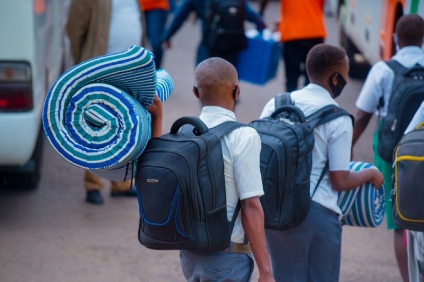 Amashuri y’i Kigali azafunga, abakozi bakorere mu rugo