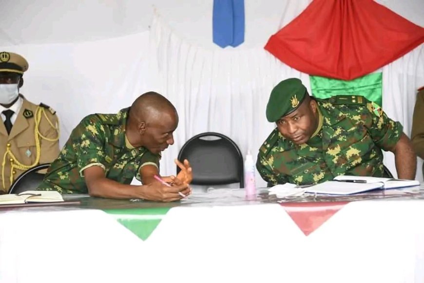 Rurageretse hagati ya Perezida Evariste Ndayishimiye w’u Burundi n’Umugaba Mukuru w’Ingabo z’icyo gihugu