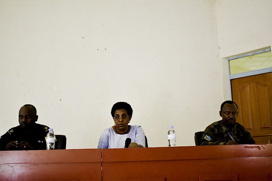 Rulindo: Umuyobozi w'akarere  yasabye abayobozi mu nzego z'ibanze gushyira imbaraga mu irondo mu rwego rwo kurushaho kunoza , umutekano