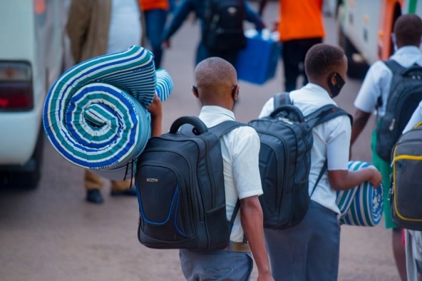 Amashuri y’i Kigali azafunga, abakozi bakorere mu rugo