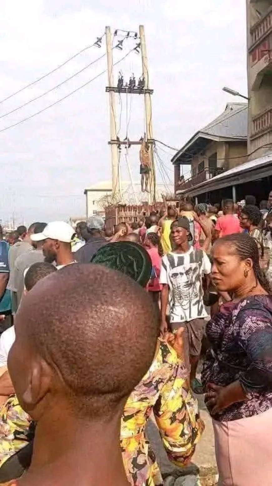 Nigeria:Umugabo yakubiswe n’amashanyarazi ubwo yageragezaga kwangiza transiforomateri