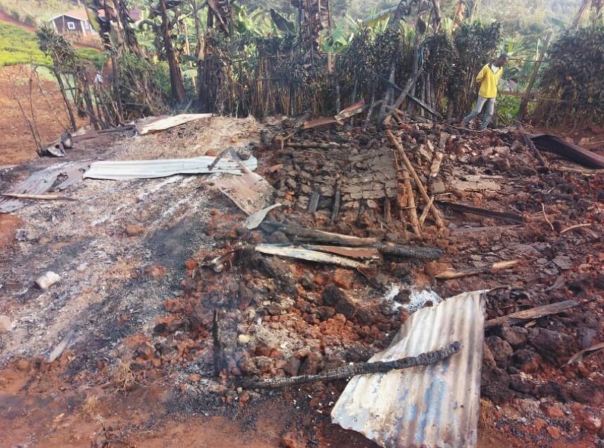 Inzu yabagamo umugore n’abana be yahiye irakongoka