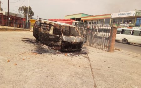 I Nyamasheke imodoka itwara abagenzi yahiriye muri gare, ntihasigara na kimwe