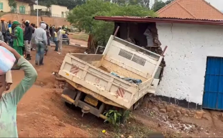 Kicukiro: Habaye impanuka aho imodoka irenze umuhanda igonga iduka ryari ririmo abantu 10