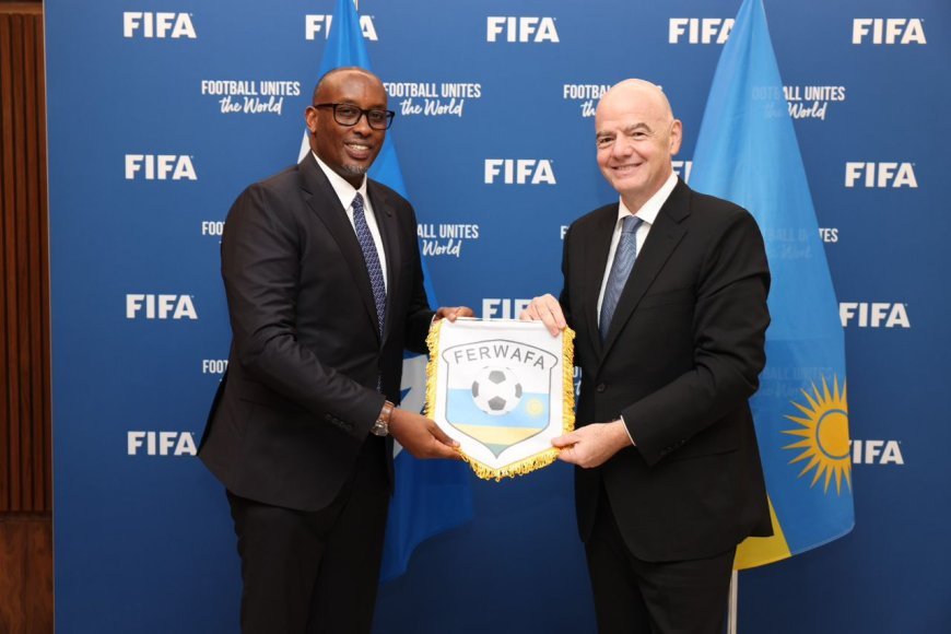 Perezida wa FERWAFA Shema Ngoga Fabrice yahuye n’umuyobozi wa FIFA
