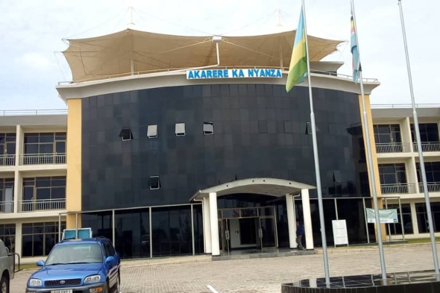 Nyanza: Abaturage babyukiye  ku biro by'akagari gusaba gitifu ubufasha kubera ikibazo kibarembeje