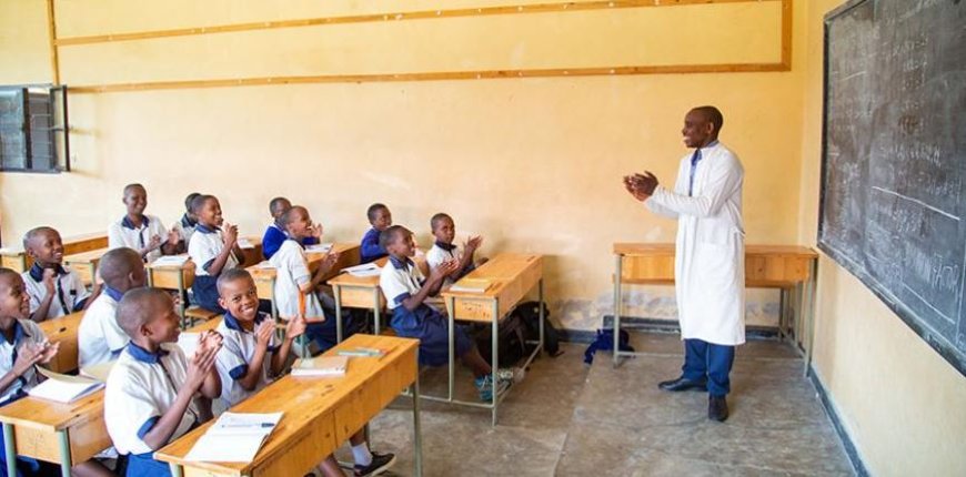 Miliyoni 32Frw zigiye gushorwa  mukugira intyoza no kuzamura ubumenyi bw’icyongereza mu barimu