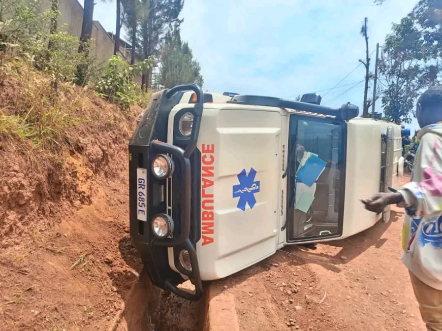Ambulance yari itwaye umurwayi urembye cyane imukuye mu bitaro ikoze impanuka